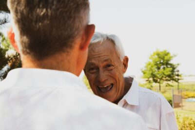 I Segreti della Longevità Mentale: Cosa Possiamo Imparare dagli Anziani Attivi